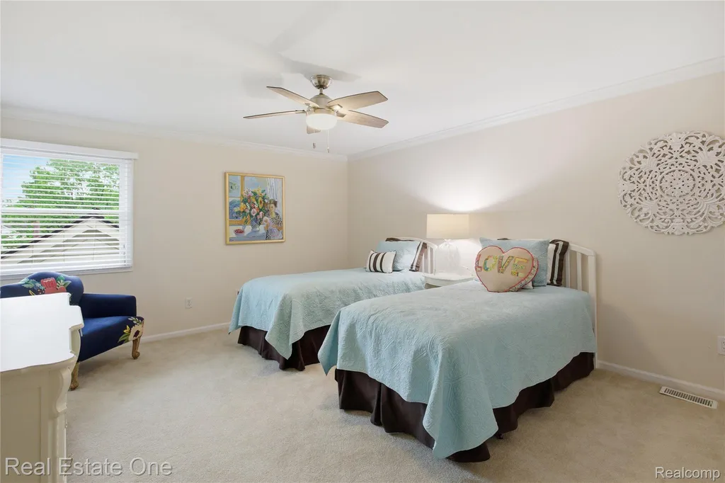 6011 Simsbury Court West Bloomfield Charter Township MI 48322