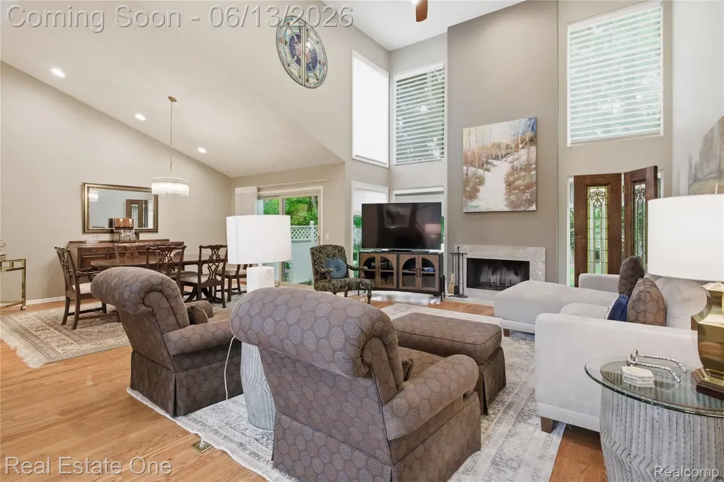 6011 Simsbury Court West Bloomfield Charter Township MI 48322