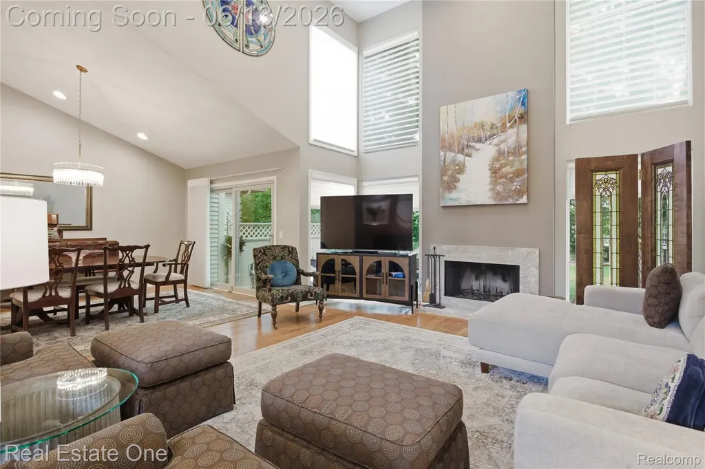 6011 Simsbury Court West Bloomfield Charter Township MI 48322