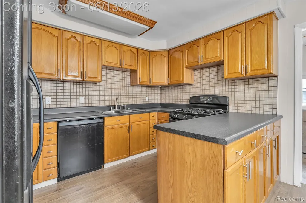 14470 Syracuse Street Taylor City MI 48180