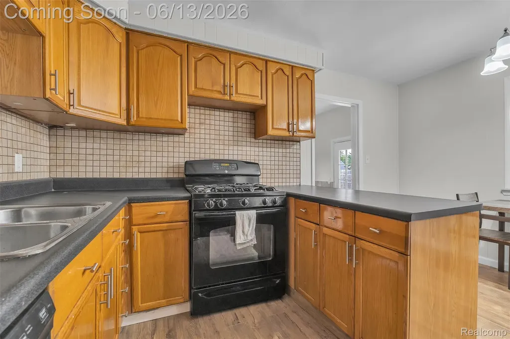 14470 Syracuse Street Taylor City MI 48180