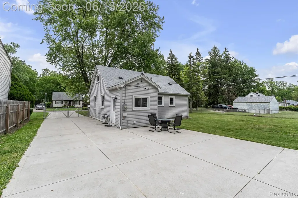 14470 Syracuse Street Taylor City MI 48180