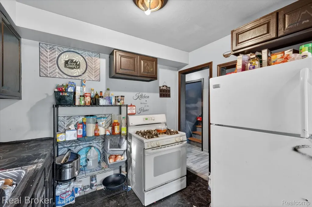 10709 Meuse Street Detroit City MI 48224