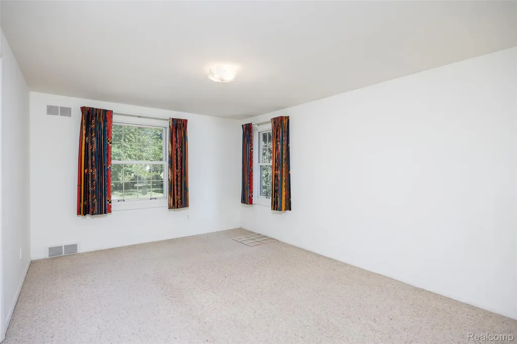19646 Wilshire Boulevard Beverly Hills Village MI 48025