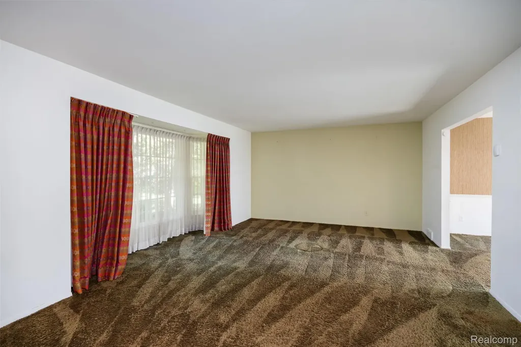 19646 Wilshire Boulevard Beverly Hills Village MI 48025