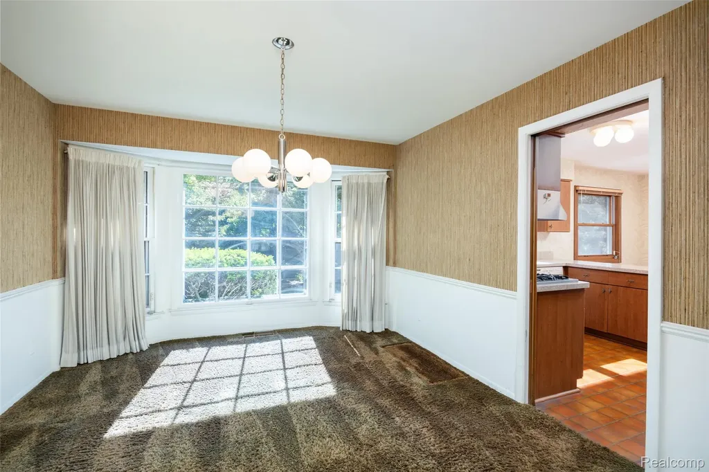 19646 Wilshire Boulevard Beverly Hills Village MI 48025
