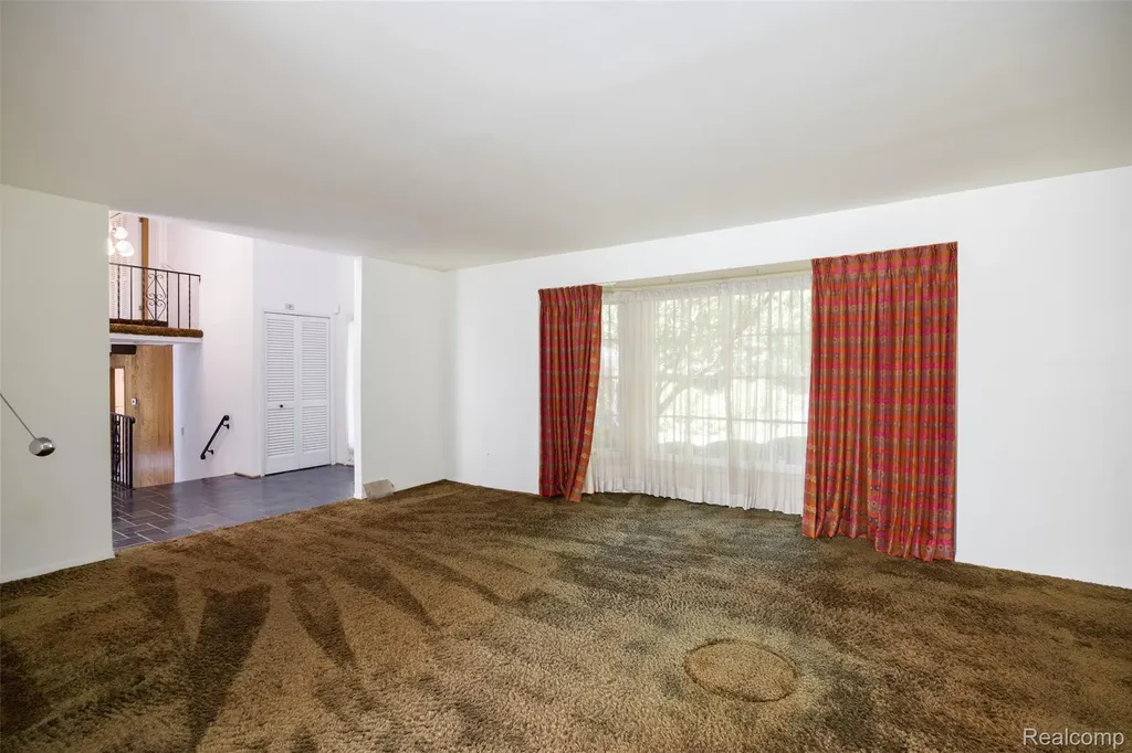 19646 Wilshire Boulevard Beverly Hills Village MI 48025