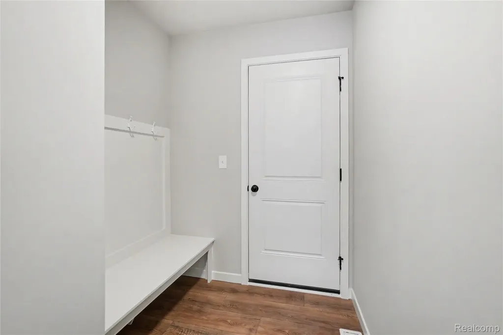 6044 Lahring Road Fenton Charter Township MI 48451