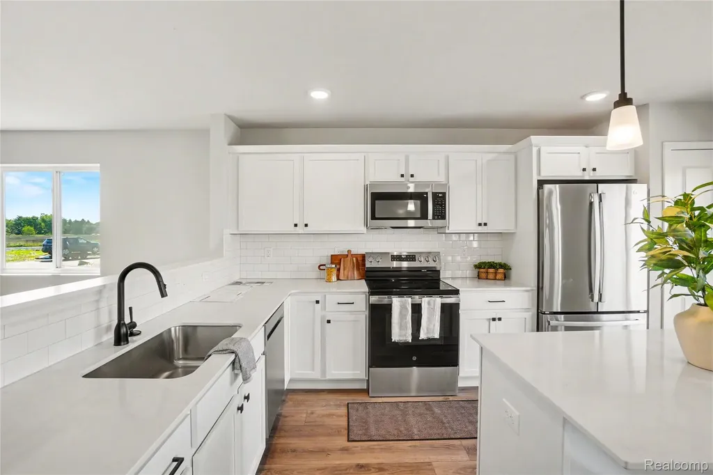 6044 Lahring Road Fenton Charter Township MI 48451