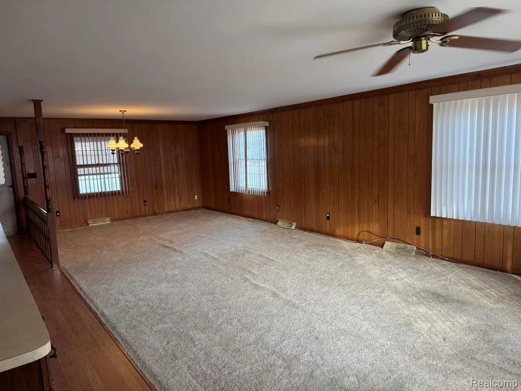 13226 Catalpa Street Southgate City MI 48195