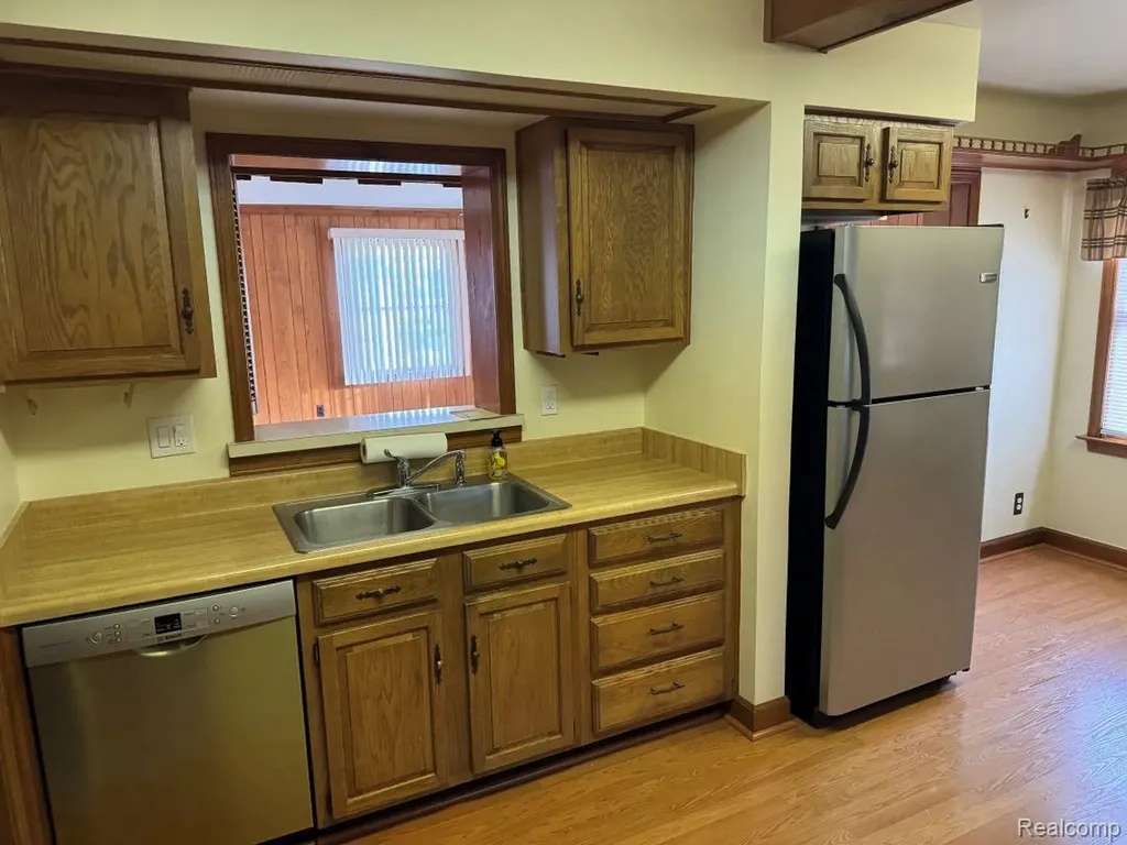 13226 Catalpa Street Southgate City MI 48195
