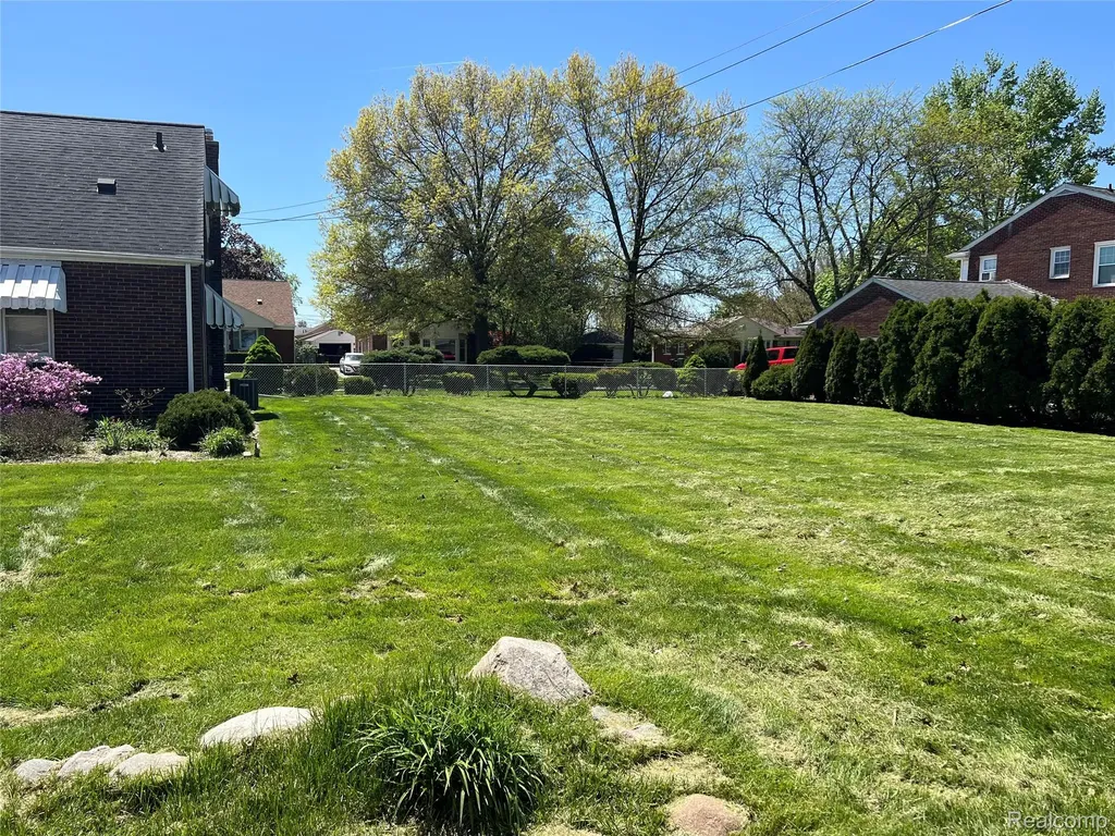 13226 Catalpa Street Southgate City MI 48195