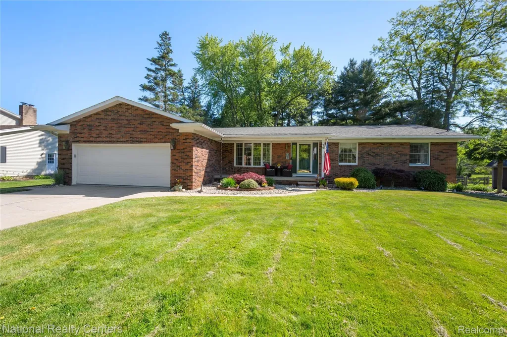 16 Lakeridge Drive Adrian Township MI 49221