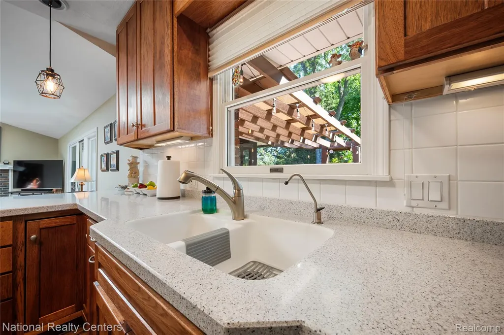 16 Lakeridge Drive Adrian Township MI 49221