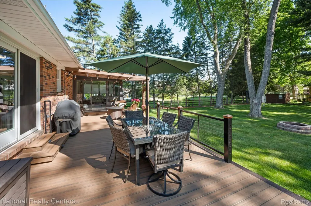 16 Lakeridge Drive Adrian Township MI 49221