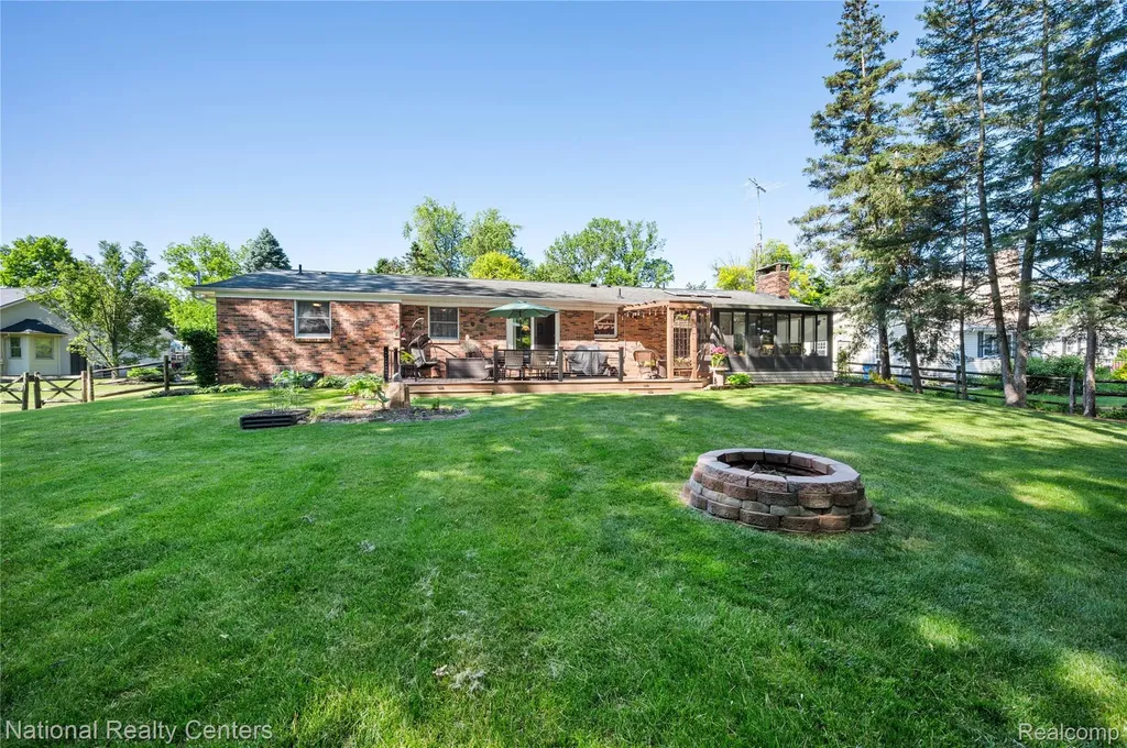 16 Lakeridge Drive Adrian Township MI 49221