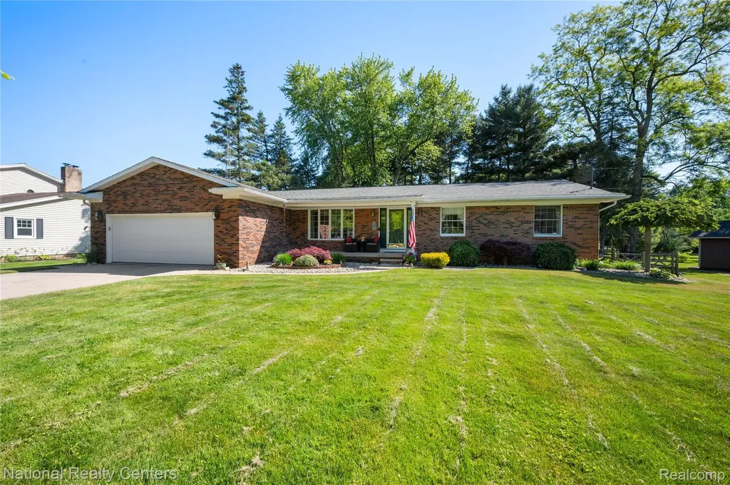 16 Lakeridge Drive Adrian Township MI 49221