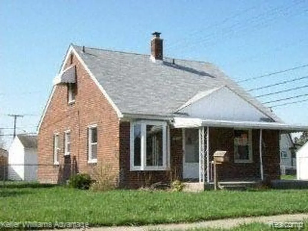 18720 Eastland Street Roseville City MI 48066