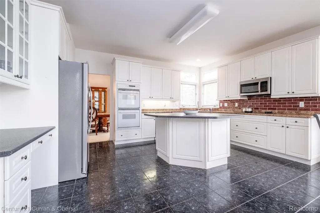 3021 Chinaberry Court Sterling Heights City MI 48314