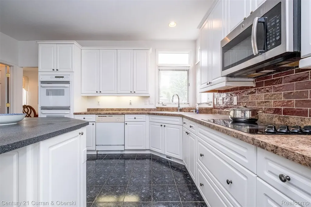 3021 Chinaberry Court Sterling Heights City MI 48314