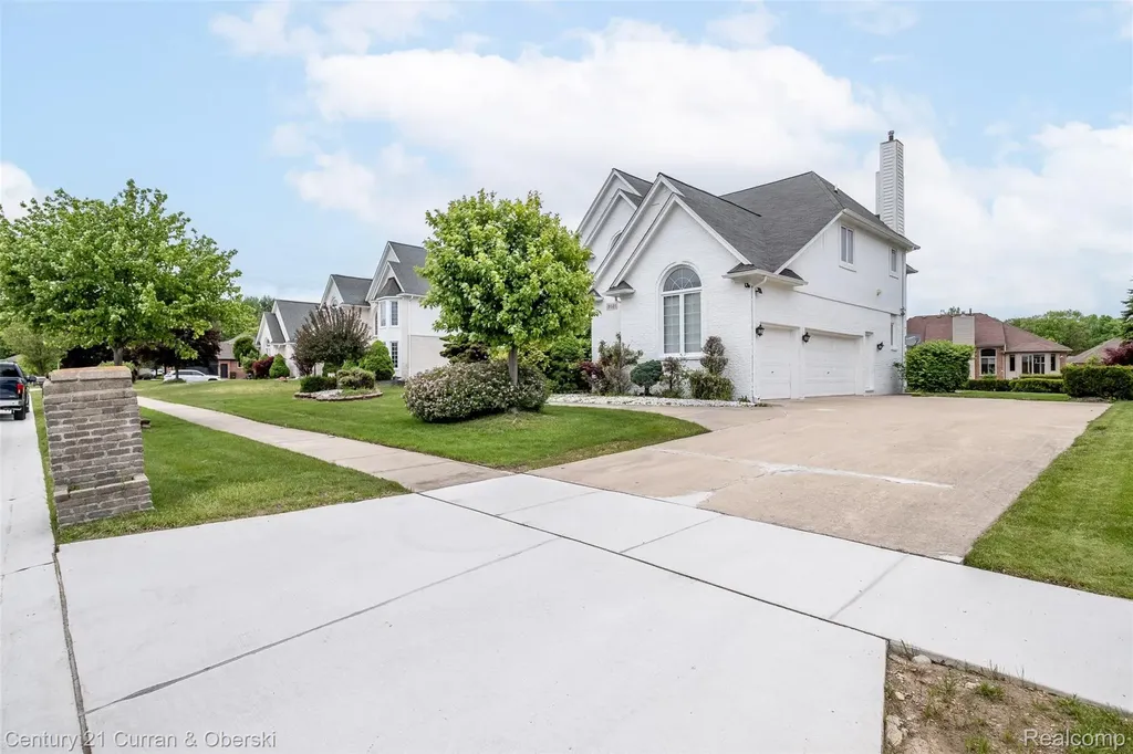 3021 Chinaberry Court Sterling Heights City MI 48314