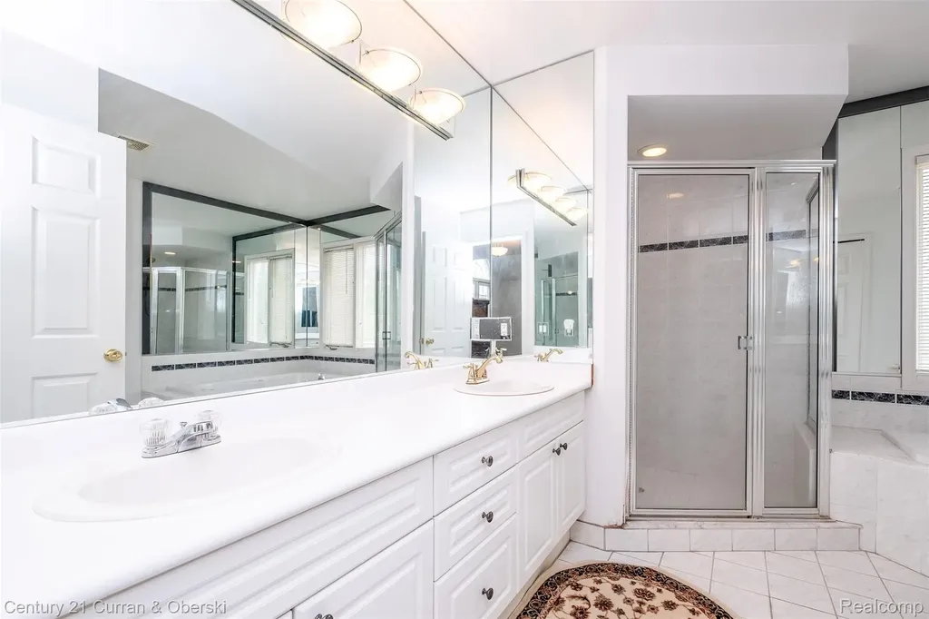 3021 Chinaberry Court Sterling Heights City MI 48314