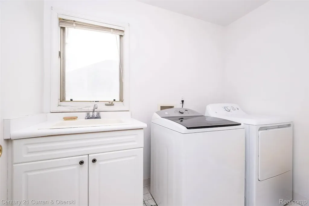 3021 Chinaberry Court Sterling Heights City MI 48314