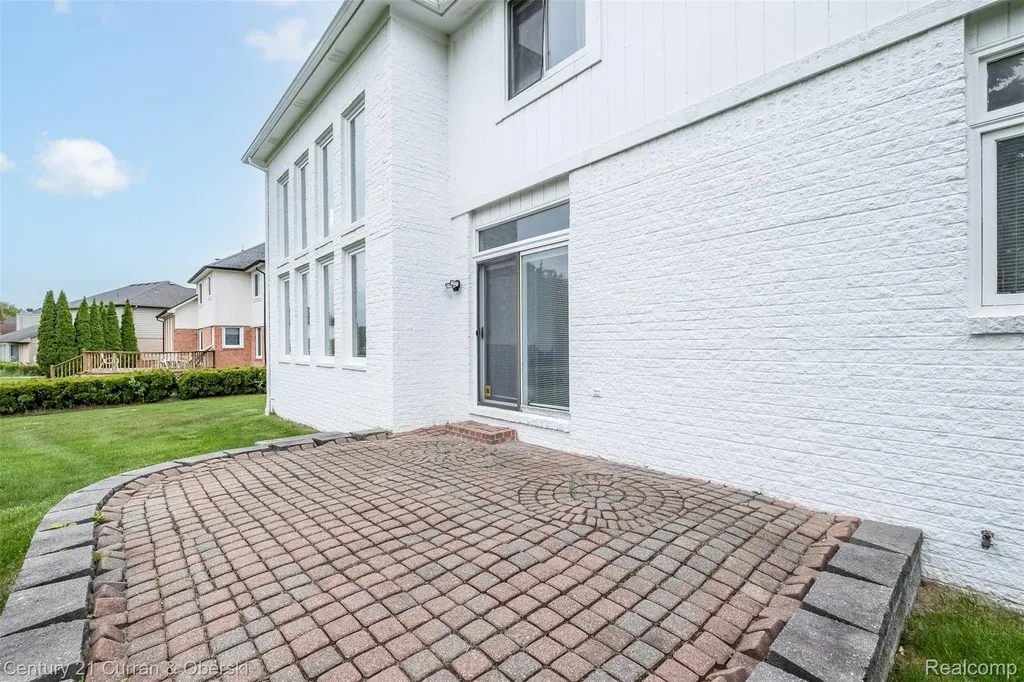 3021 Chinaberry Court Sterling Heights City MI 48314