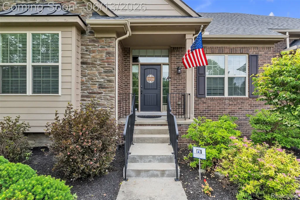 23719 Stoneleigh Drive Lyon Charter Township MI 48178