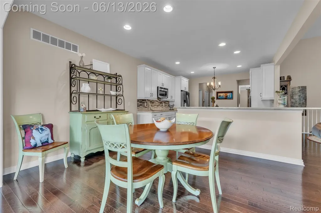 23719 Stoneleigh Drive Lyon Charter Township MI 48178