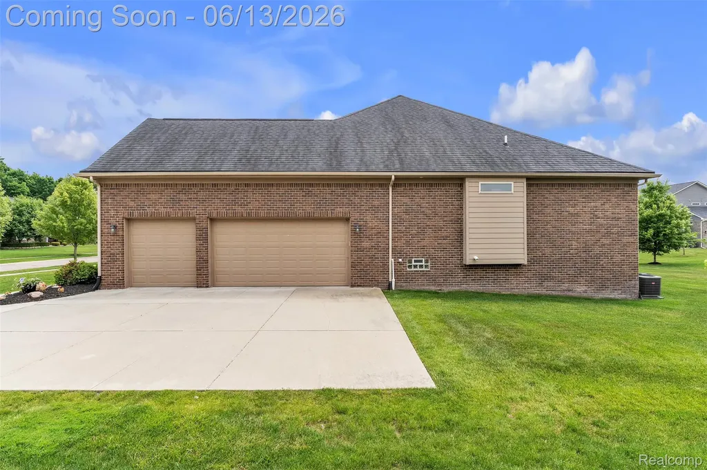 23719 Stoneleigh Drive Lyon Charter Township MI 48178
