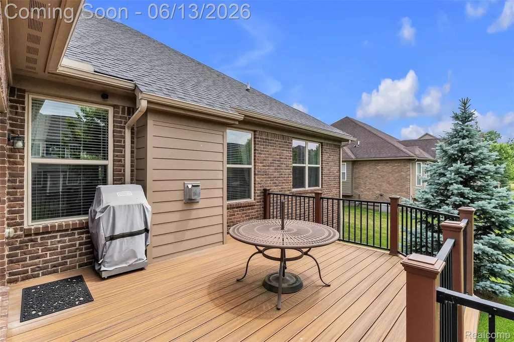 23719 Stoneleigh Drive Lyon Charter Township MI 48178