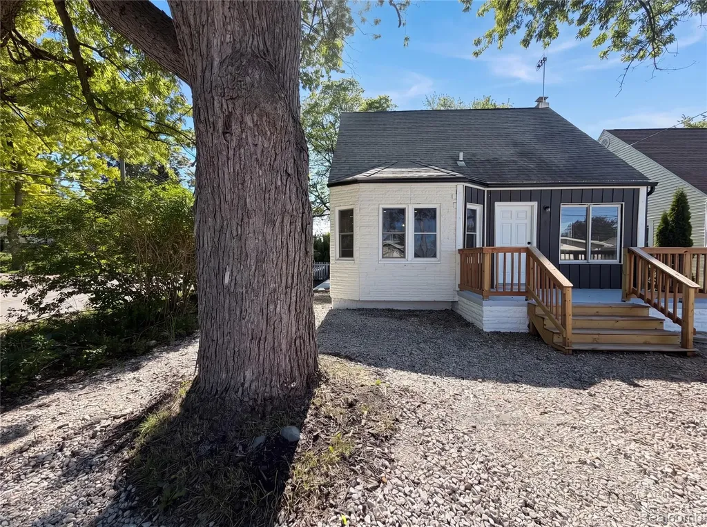 492 Algene Street Lake Orion Village MI 48362