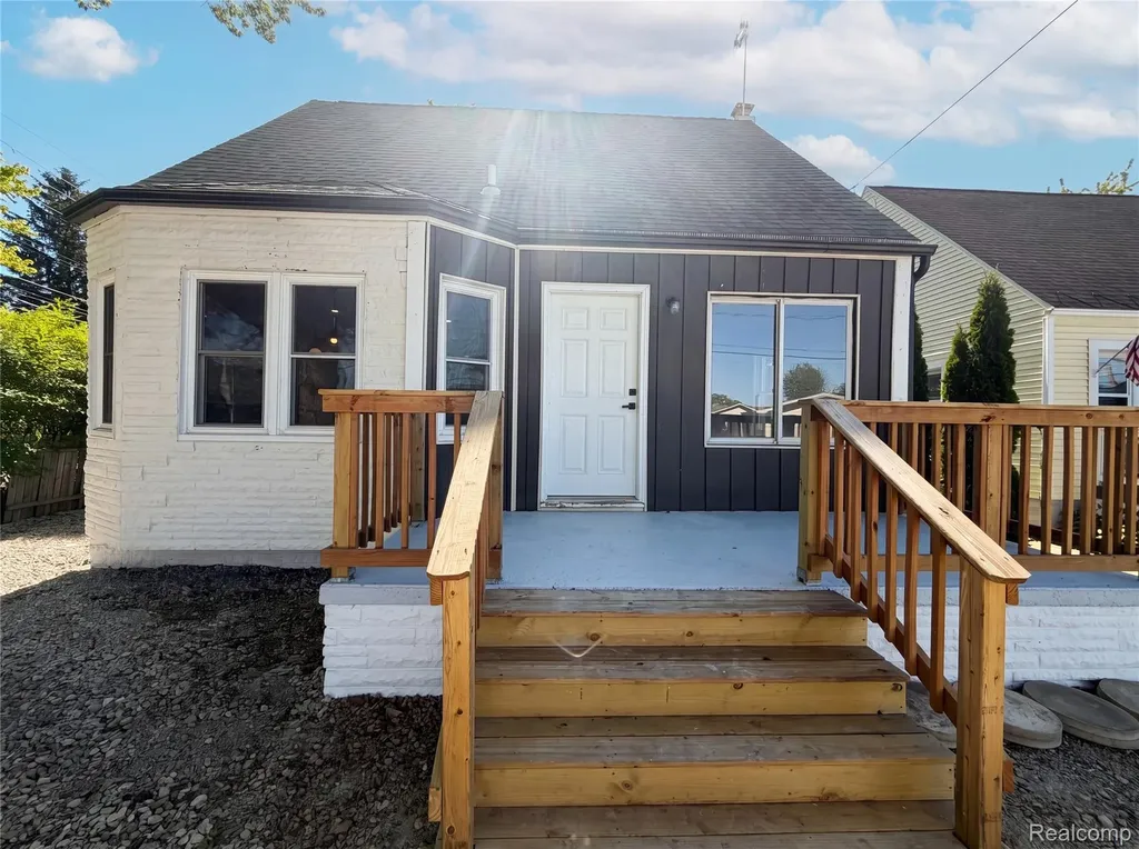 492 Algene Street Lake Orion Village MI 48362