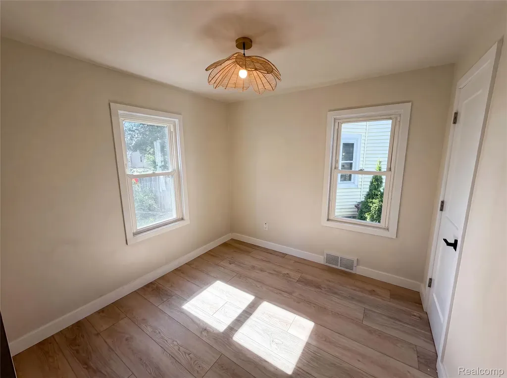 492 Algene Street Lake Orion Village MI 48362