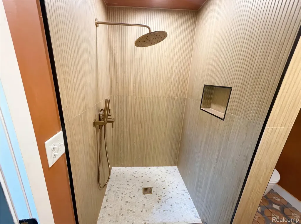 492 Algene Street Lake Orion Village MI 48362
