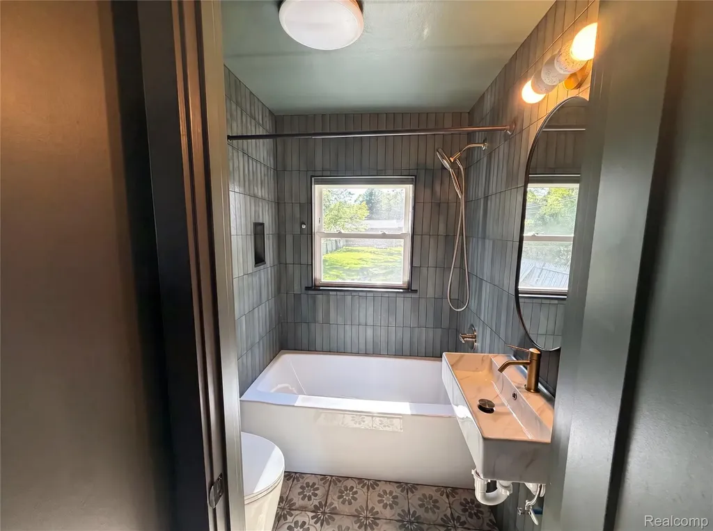 492 Algene Street Lake Orion Village MI 48362