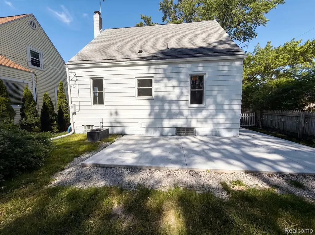 492 Algene Street Lake Orion Village MI 48362