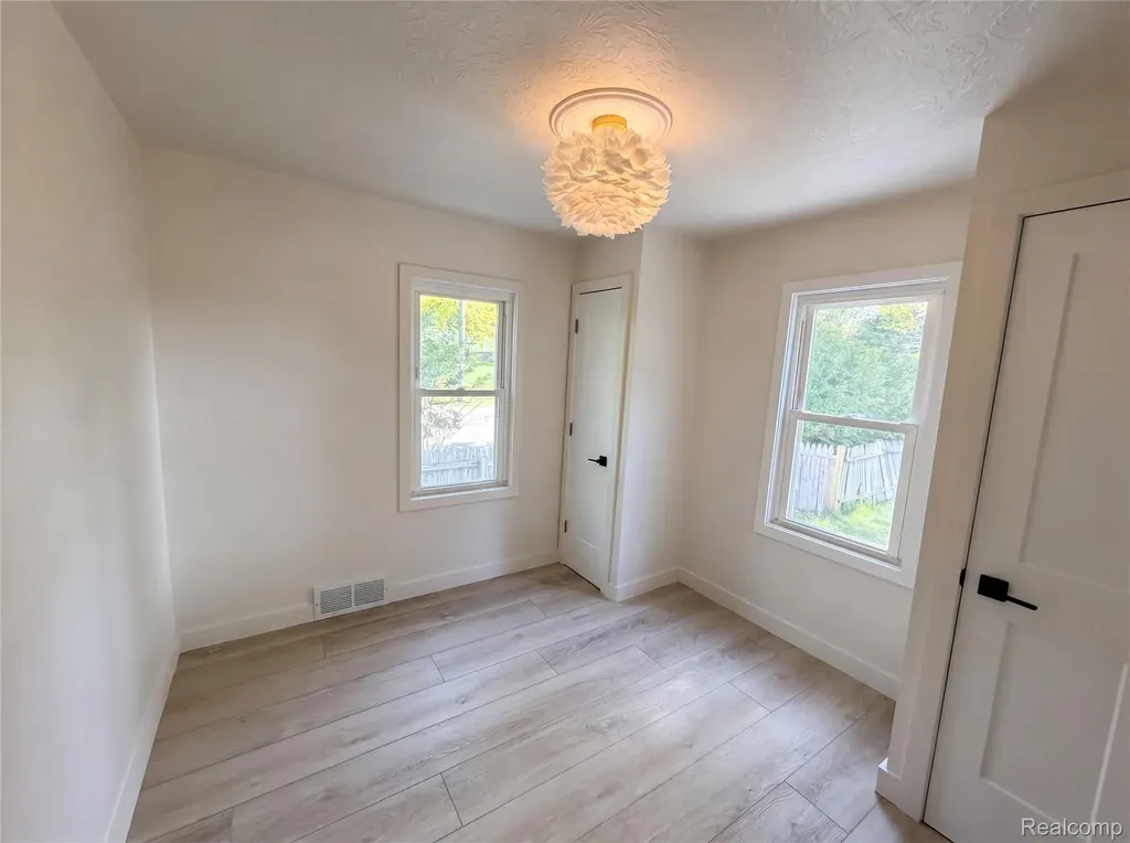 492 Algene Street Lake Orion Village MI 48362