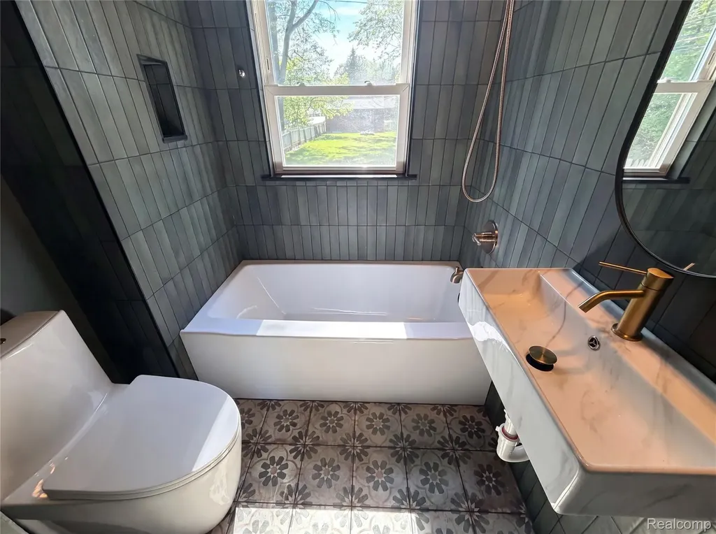 492 Algene Street Lake Orion Village MI 48362