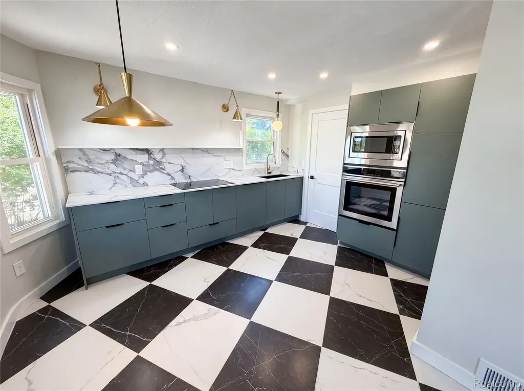 492 Algene Street Lake Orion Village MI 48362