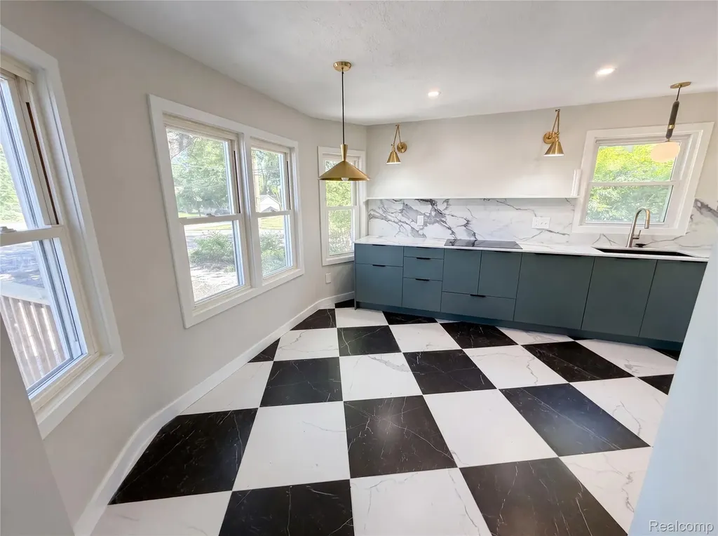 492 Algene Street Lake Orion Village MI 48362