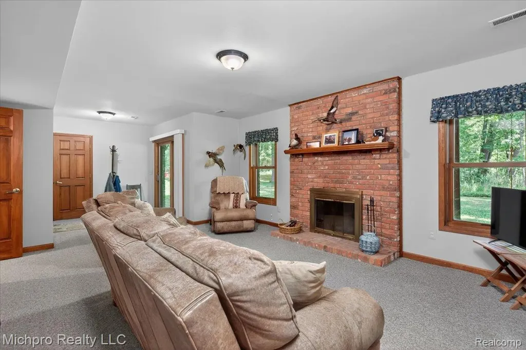 670 Green Creek Lane Brandon Charter Township MI 48371