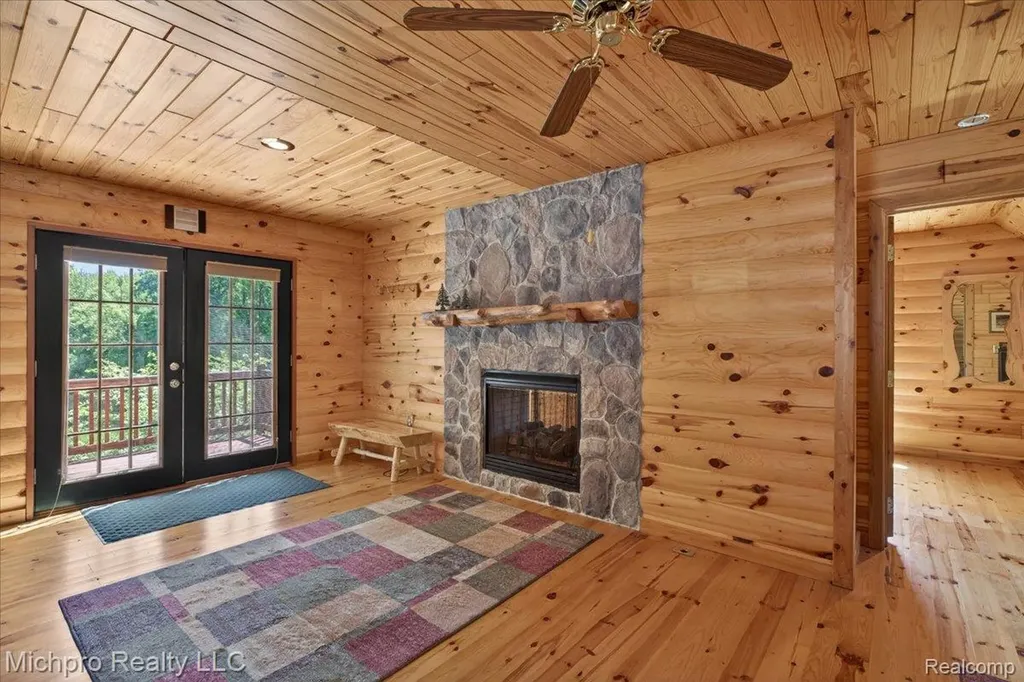 670 Green Creek Lane Brandon Charter Township MI 48371