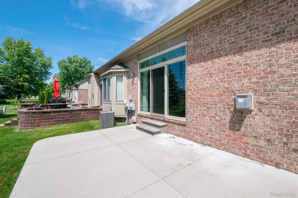40658 Saint Louis Drive Clinton Charter Township MI 48038