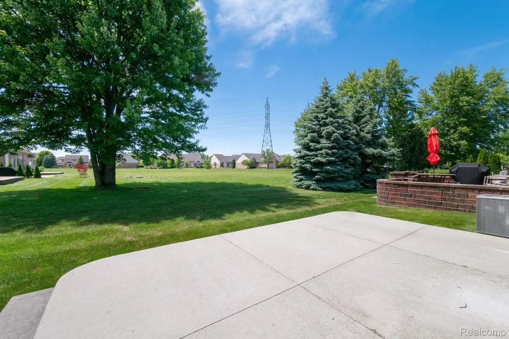 40658 Saint Louis Drive Clinton Charter Township MI 48038