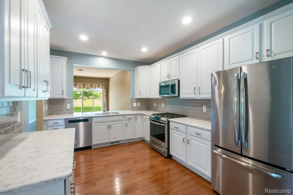 40658 Saint Louis Drive Clinton Charter Township MI 48038