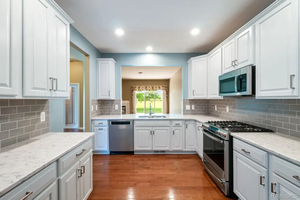 40658 Saint Louis Drive Clinton Charter Township MI 48038