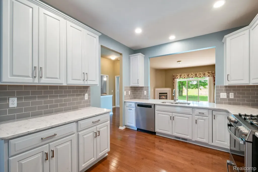 40658 Saint Louis Drive Clinton Charter Township MI 48038