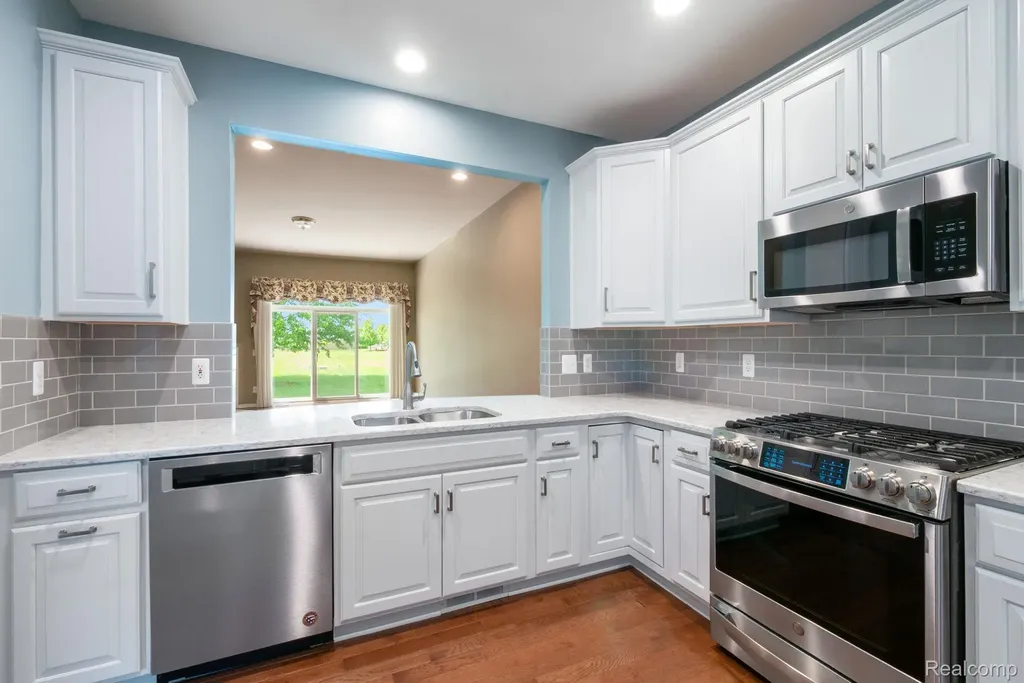 40658 Saint Louis Drive Clinton Charter Township MI 48038